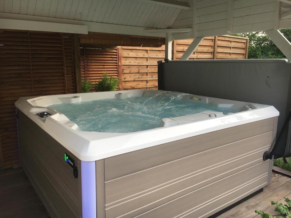 La Chambre Du Chemin Vert : Spa Piscine Sauna Jodoigne Экстерьер фото