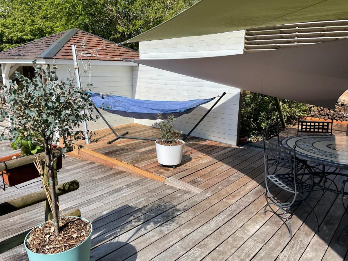 La Chambre Du Chemin Vert : Spa Piscine Sauna Jodoigne Экстерьер фото